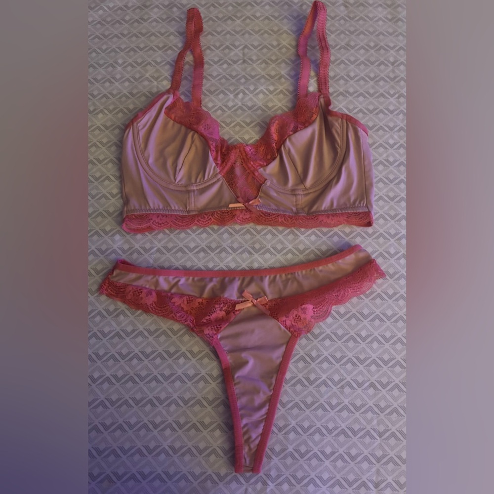 Brand new sexy 2 piece lingerie sleepwear for woman 👩 from Fashion Nova 😻